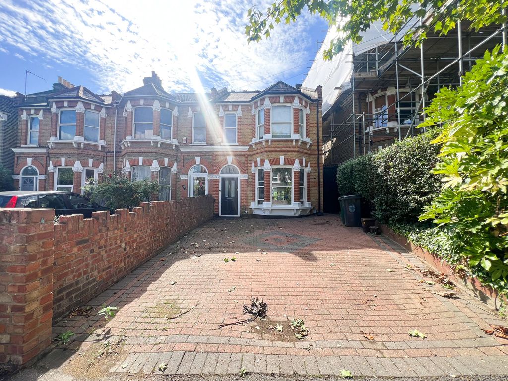 Property photo 1 of 22 Wallwood Rd E11