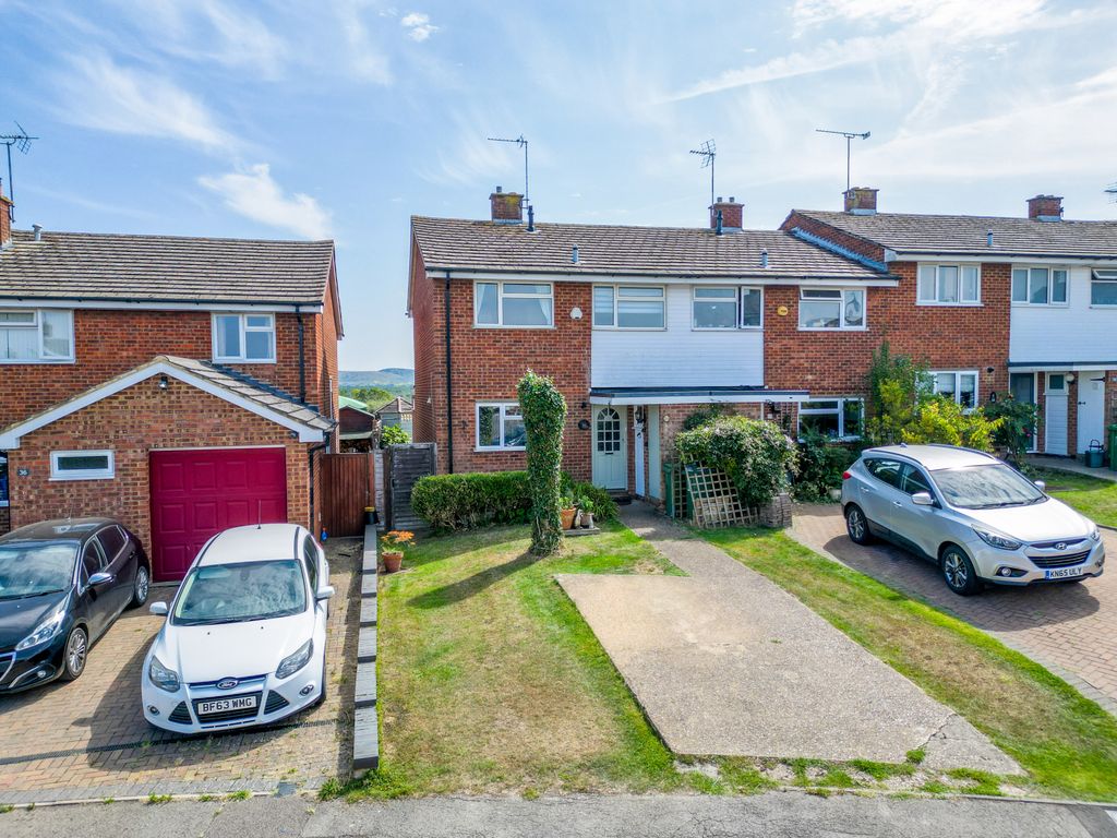 Property photo 1 of 20 Goose Acre, Cheddington