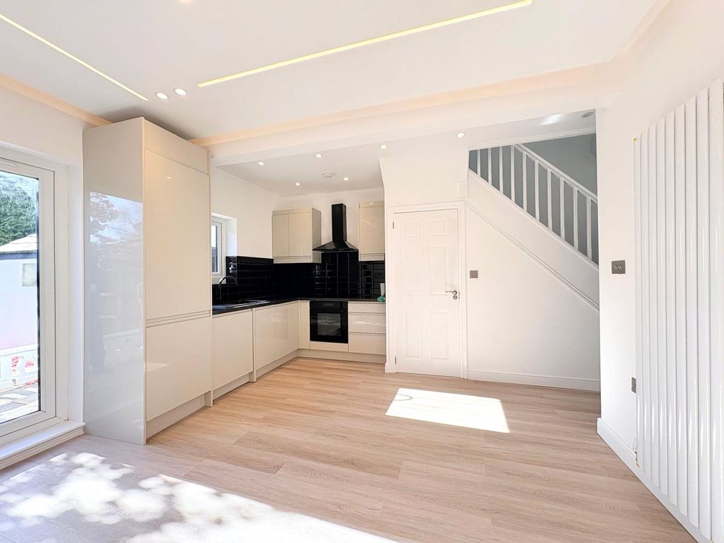 Property photo 3 of 12 Kitchen/Dining Room