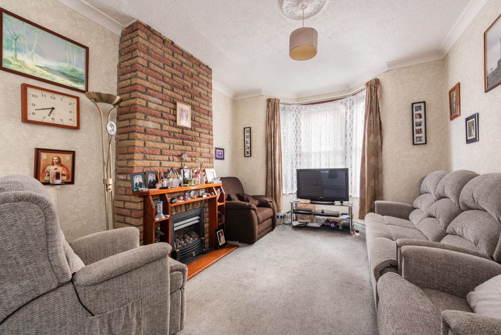 Property photo 2 of 19 4532701