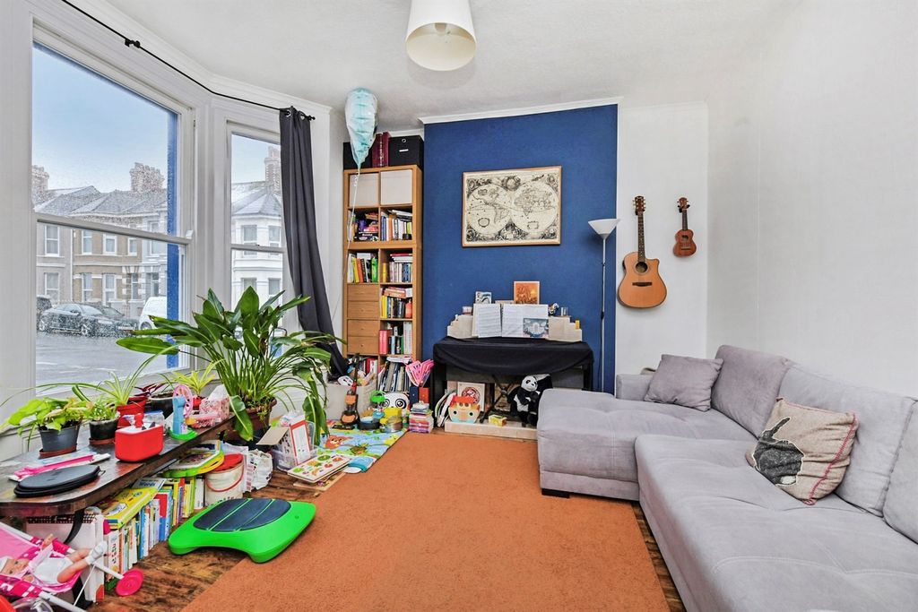 Property photo 2 of 13