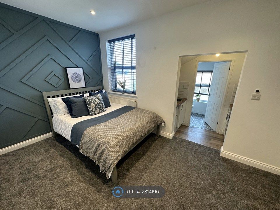 Property photo 1 of 12 Room 3