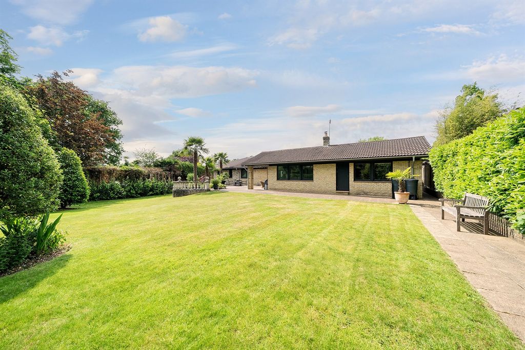 Property photo 1 of 13 (Main)