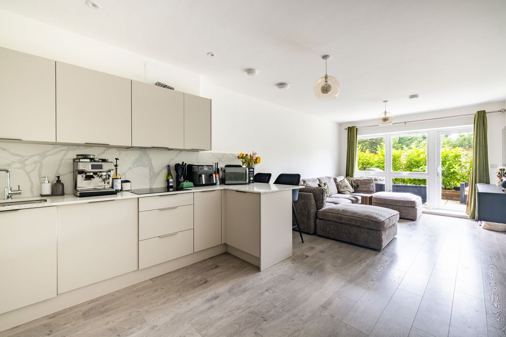 Property photo 2 of 9