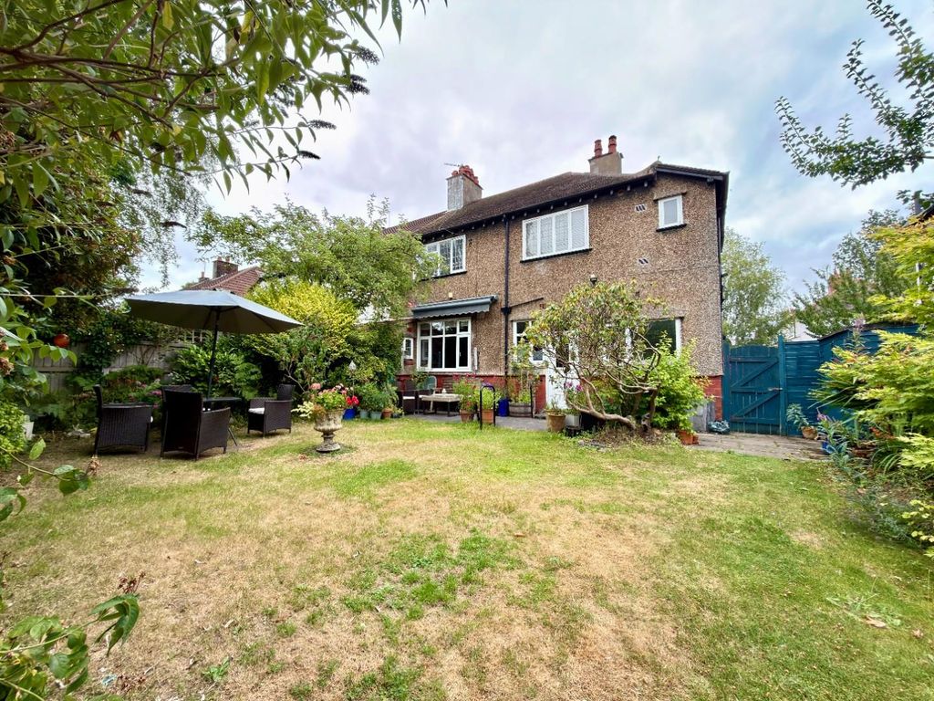 Property photo 3 of 32