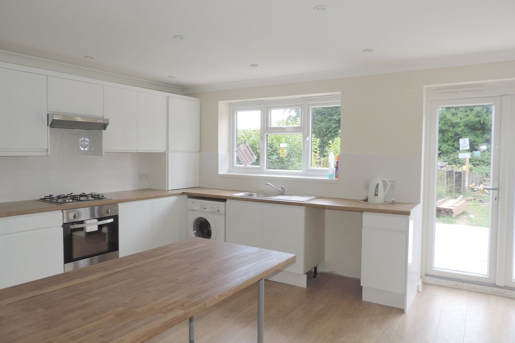 Property photo 2 of 14 Kitchen