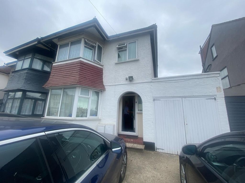 Property photo 1 of 8 Front (Exterior)