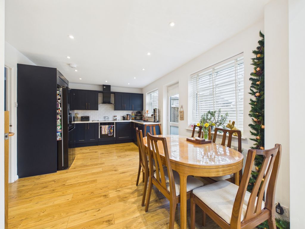 Property photo 2 of 14 Cam02136G0-Pr0527-Still008