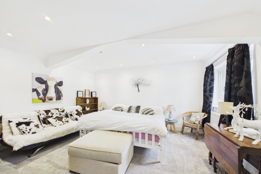 Additional image 23 of 6 bed detached house for saleHighway, Crowthorne, Berkshire RG45