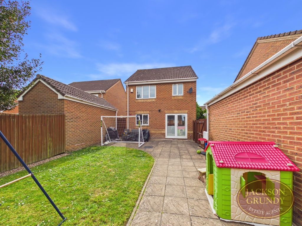 Property photo 2 of 15 Crome Close