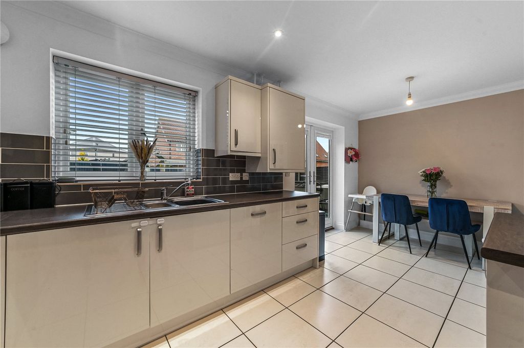 Property photo 3 of 27 Kitchen/Dining Room