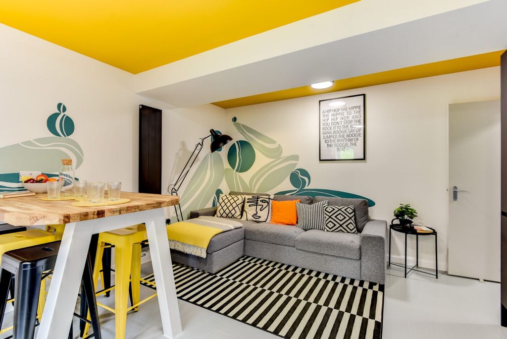 Property photo 1 of 6 Bright, Modern Living Area With A Comfortable Grey...