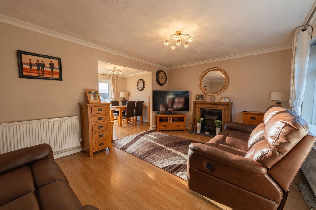 Property photo 3 of 34