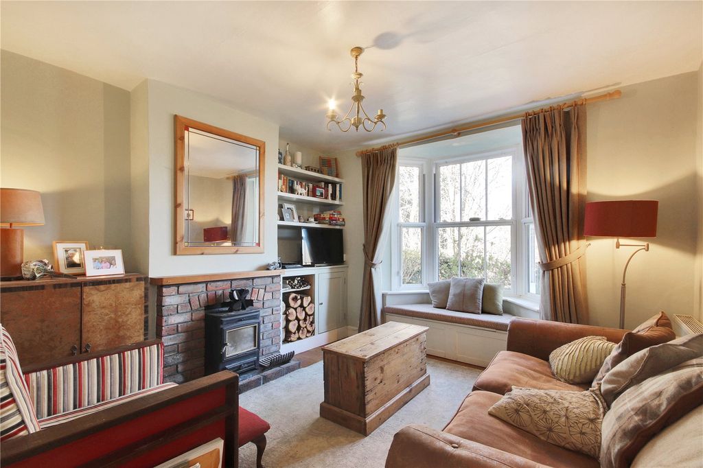 Property photo 3 of 10 Snug