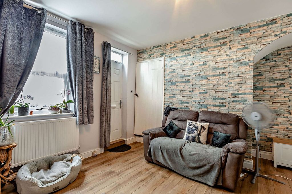 Property photo 2 of 17