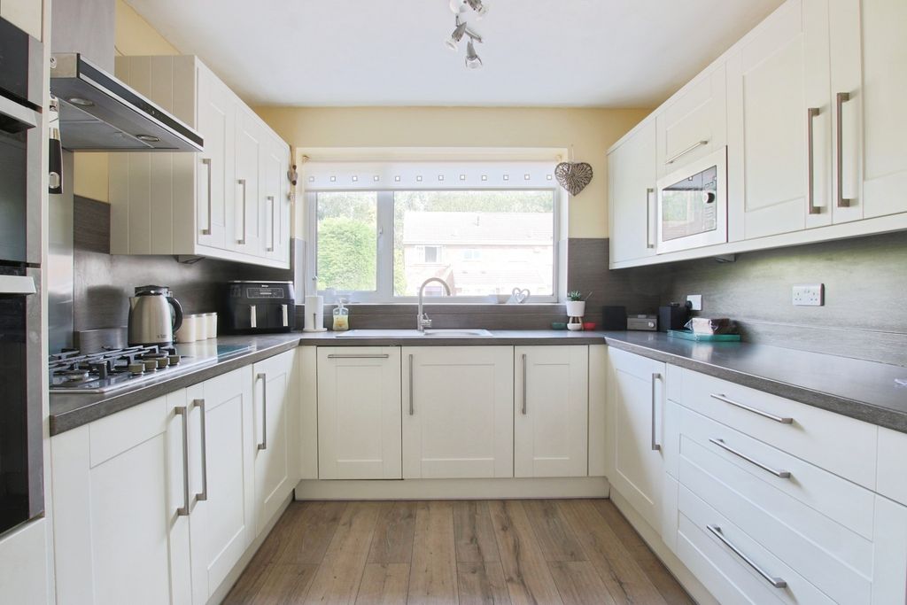 Property photo 2 of 23 4385424