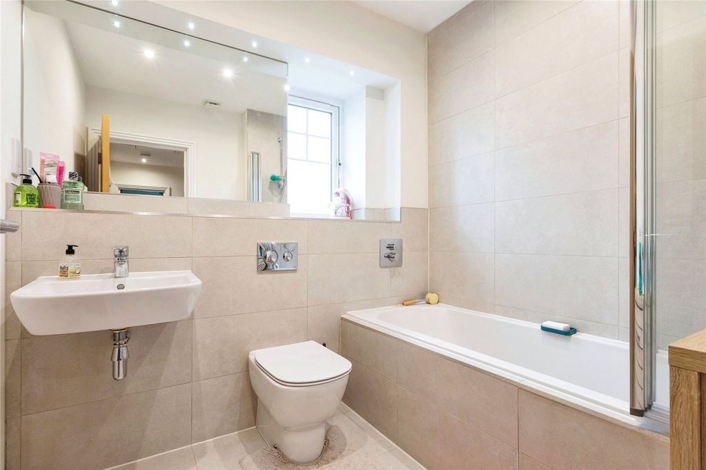 Property photo 2 of 15 Bathroom