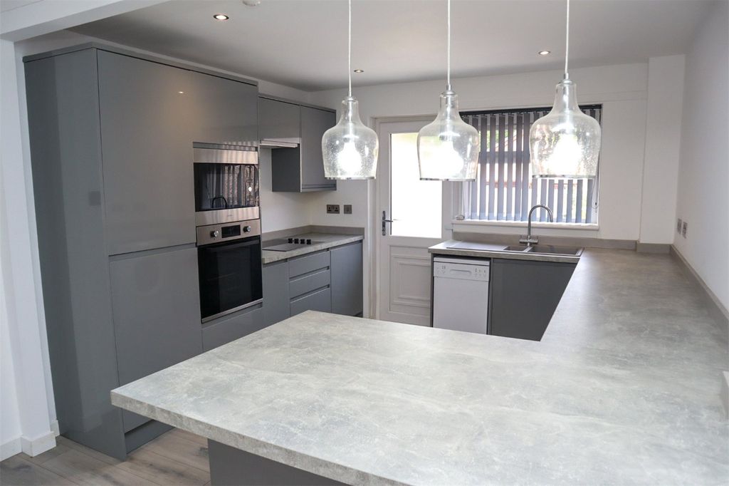 Property photo 2 of 17 Lounge/Kitchen