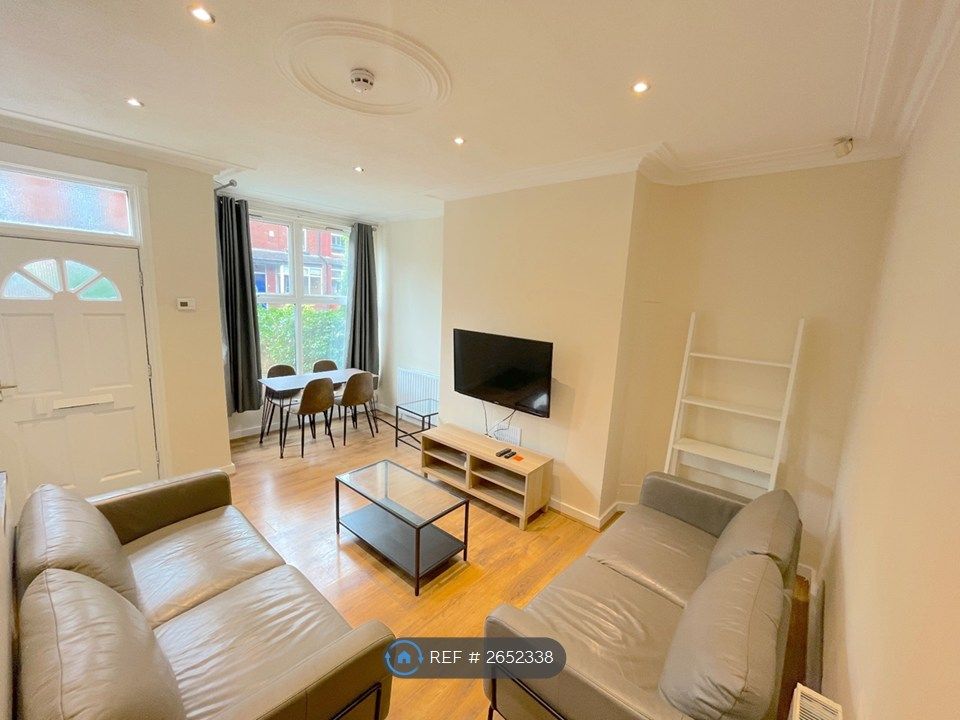 Property photo 1 of 5 Living/Dining Room