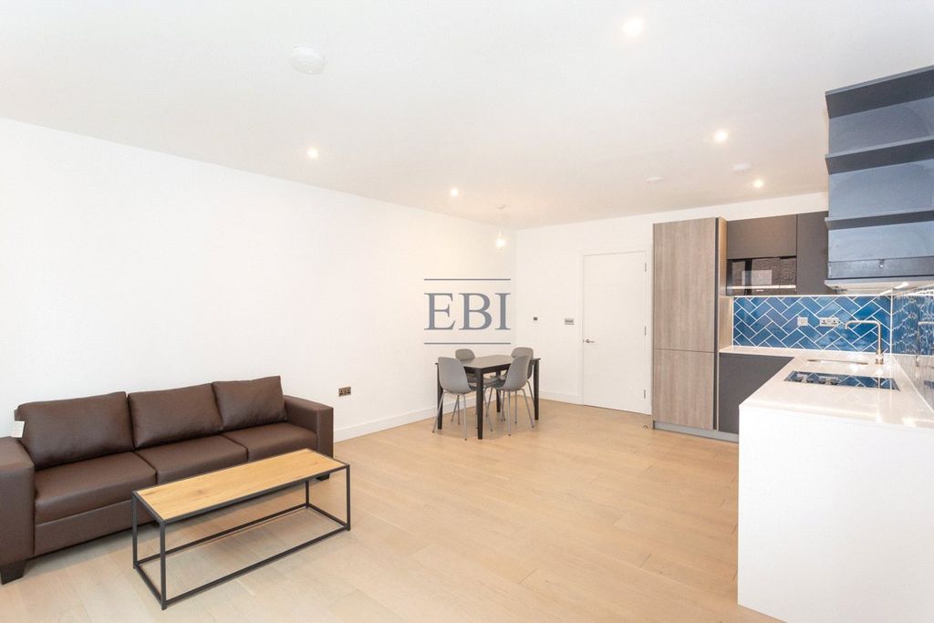 Property photo 3 of 21 Picture No. 32