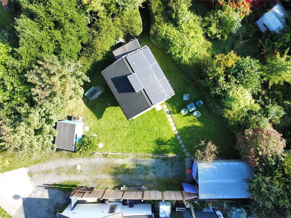 Property photo 2 of 20 Garden / Parking
