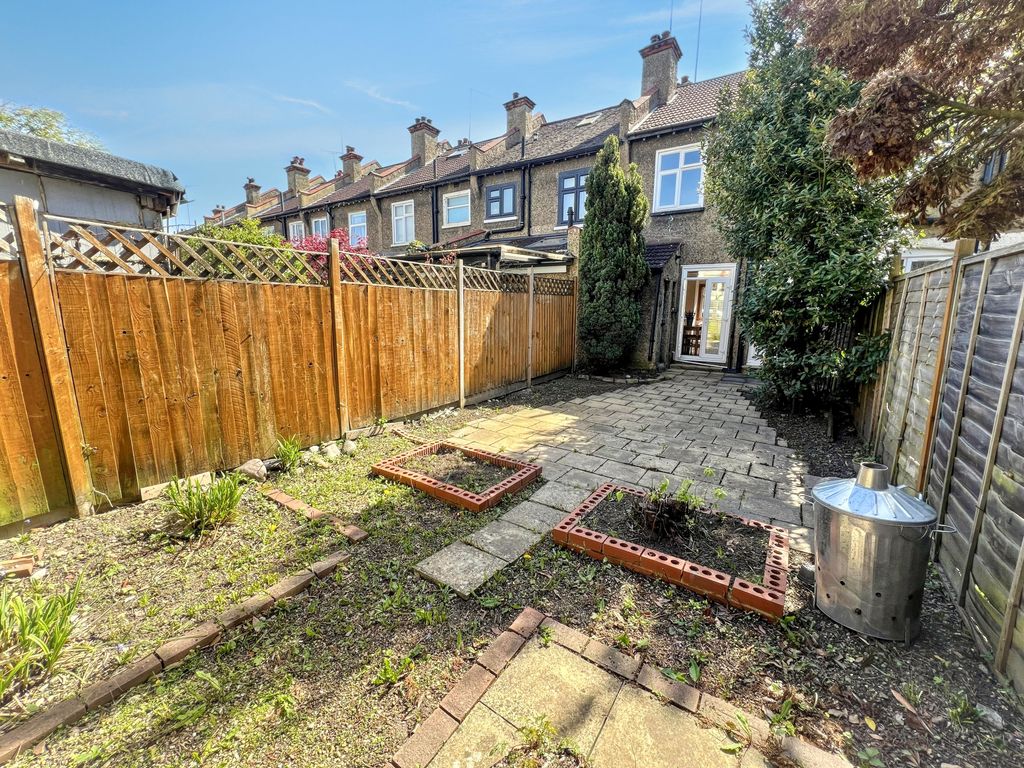 Property photo 3 of 19 Photo 11