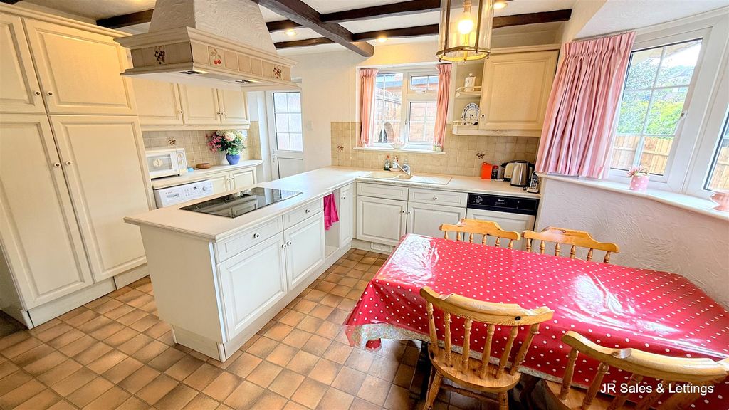 Property photo 3 of 22 Kitchen &amp; Breakfast Room