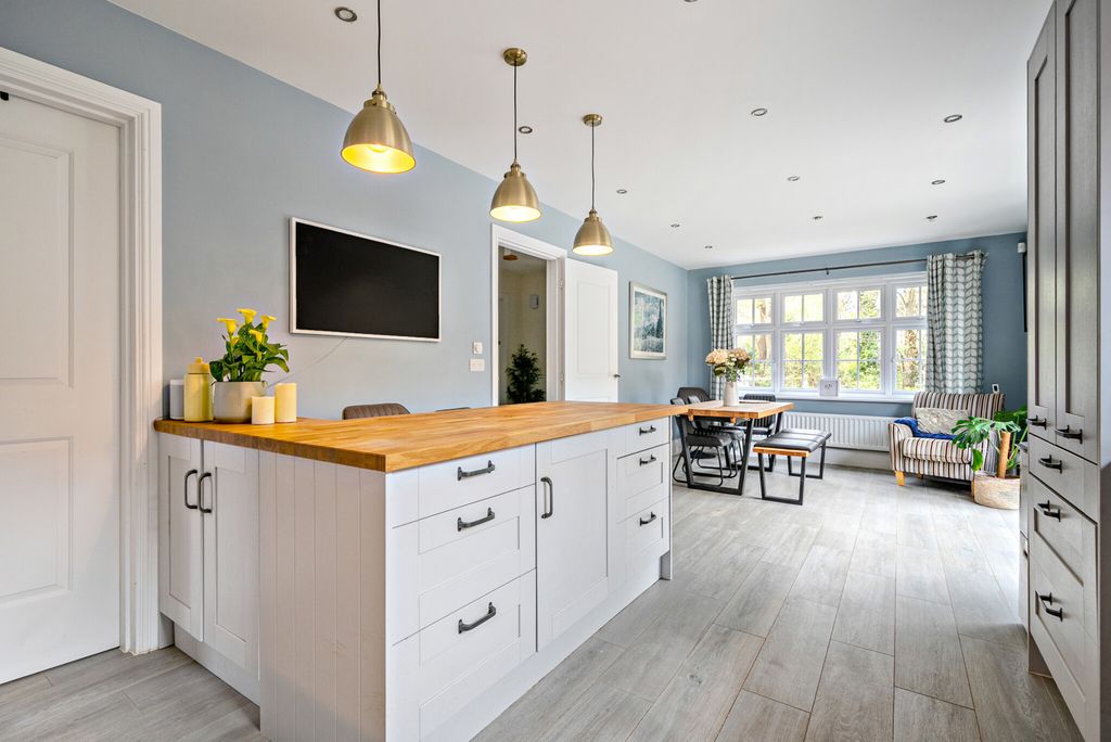 Property photo 3 of 28 1439143-20-69d7Ac...