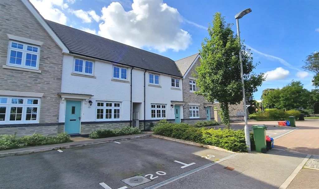 Property photo 1 of 13 3 Bedroom Mid Terrace House For Sale