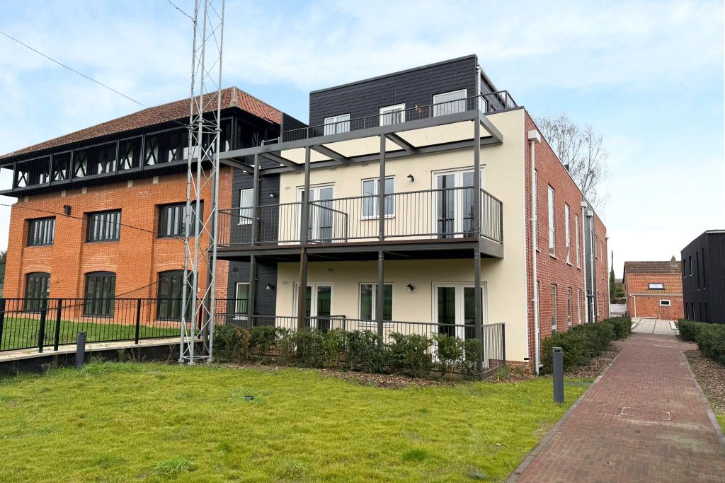 Property photo 2 of 12