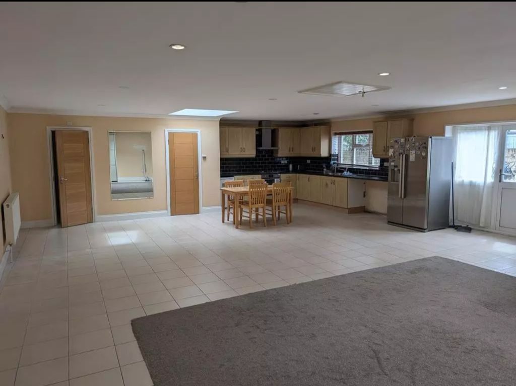 Property photo 1 of 4