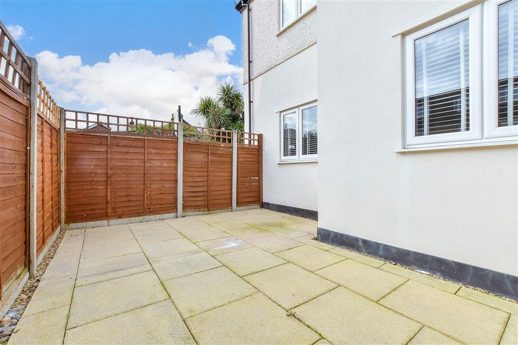 Property photo 2 of 18 Side Garden