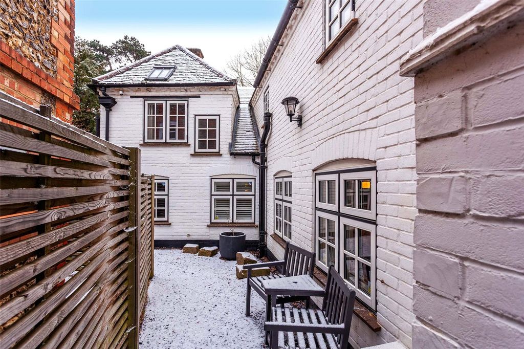 Property photo 2 of 28 Picture No. 02