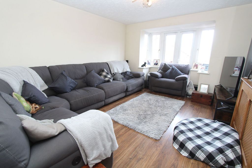 Property photo 2 of 18