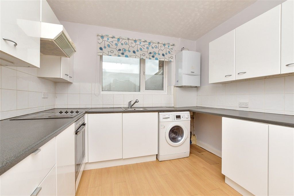Property photo 3 of 8 Kitchen