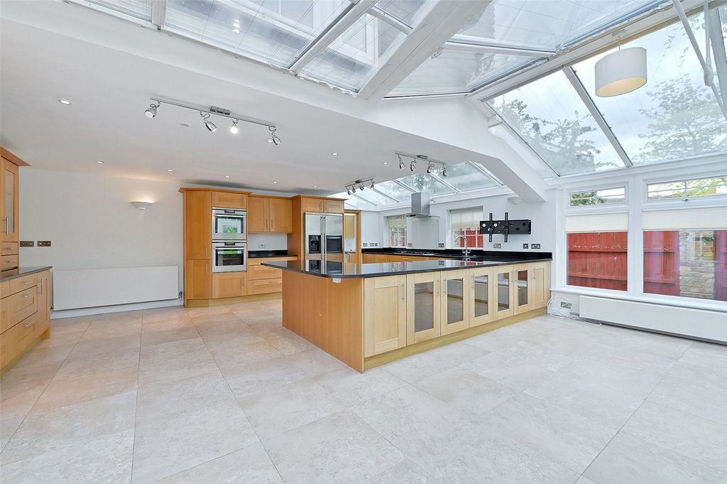 Property photo 3 of 15 Kitchen / Dining