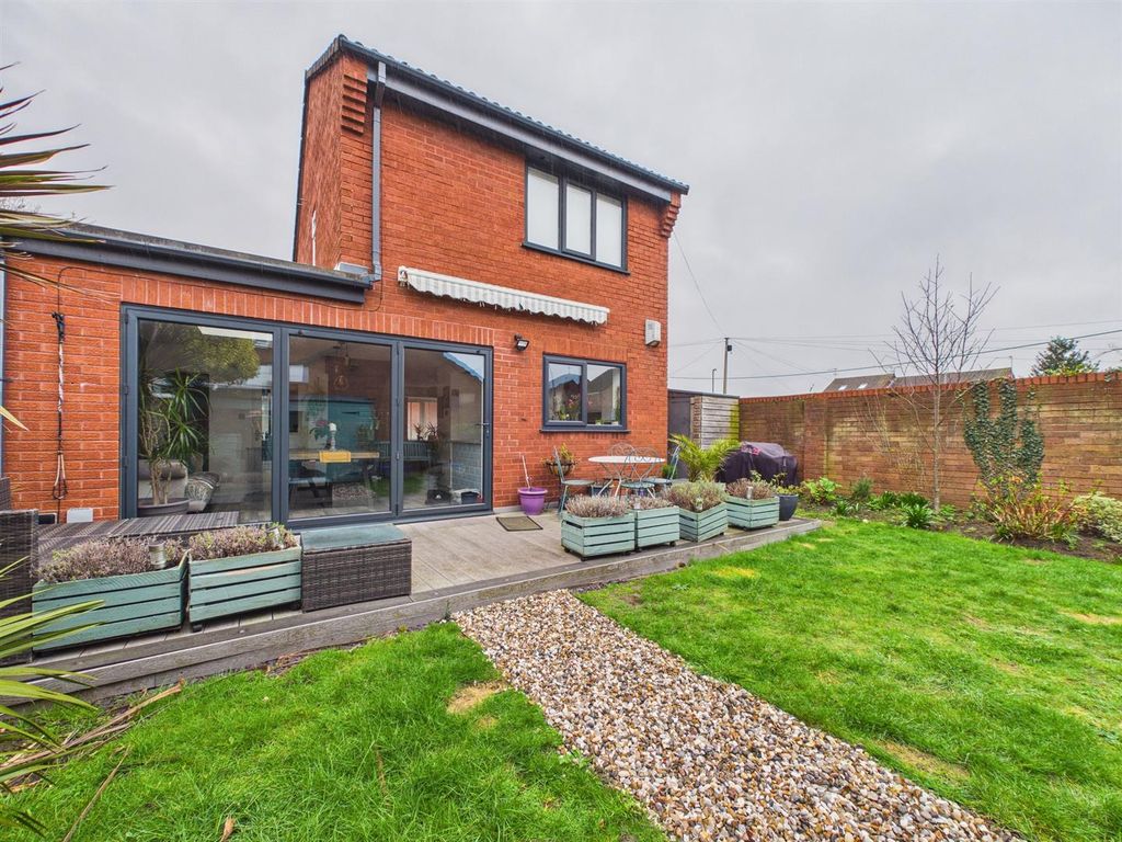 Property photo 3 of 43 Cam03844G0-Pr0409-Still033.Jpg