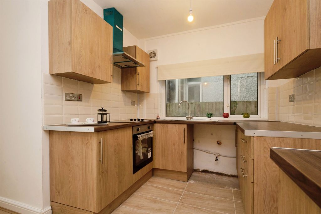3 bed semi-detached house for saleGreenmeadow Avenue, Newport NP19 photo 5