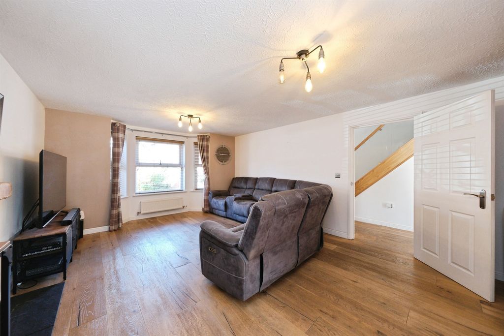 Property photo 2 of 23