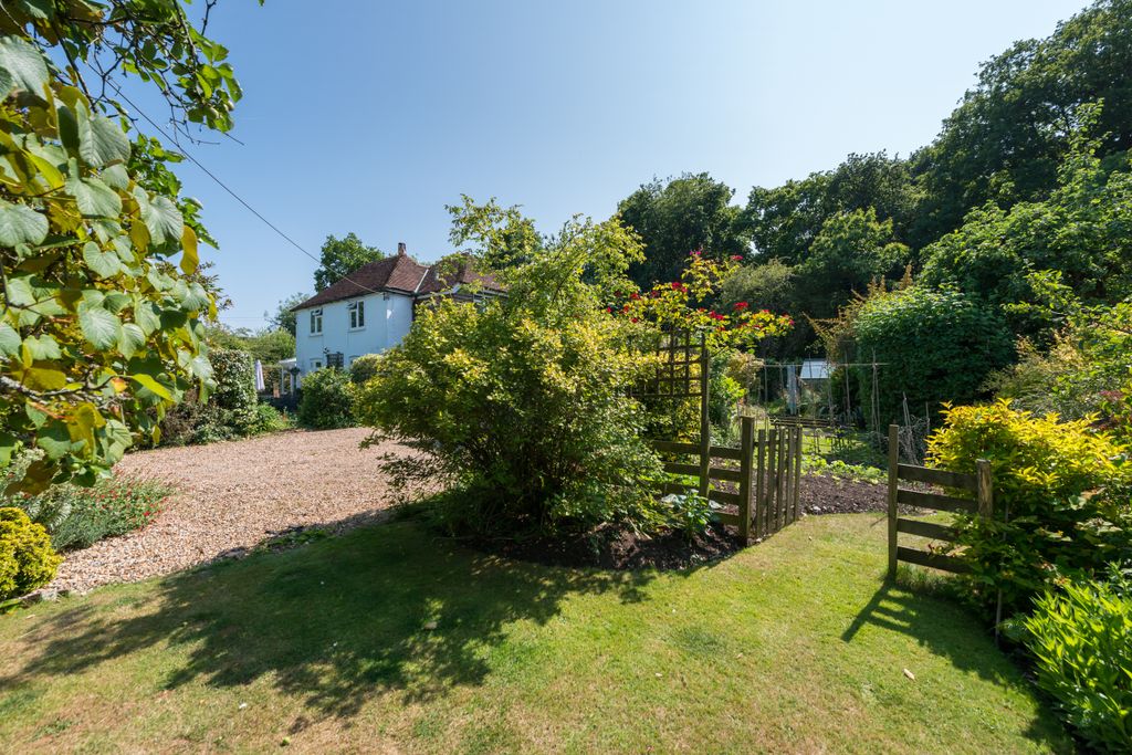 Property photo 2 of 26 Driveway/Side Garden