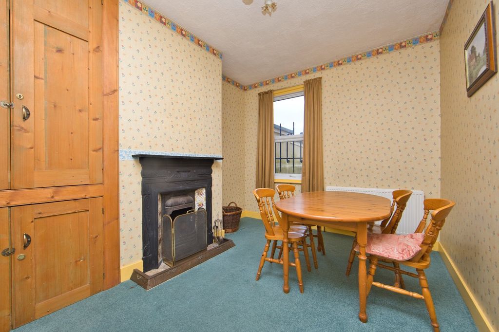 Property photo 3 of 12 Picture 3