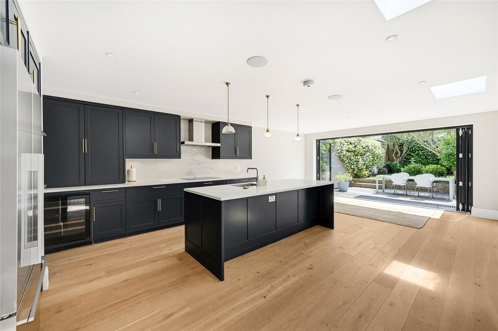 Property photo 1 of 27 Kitchen/Dining