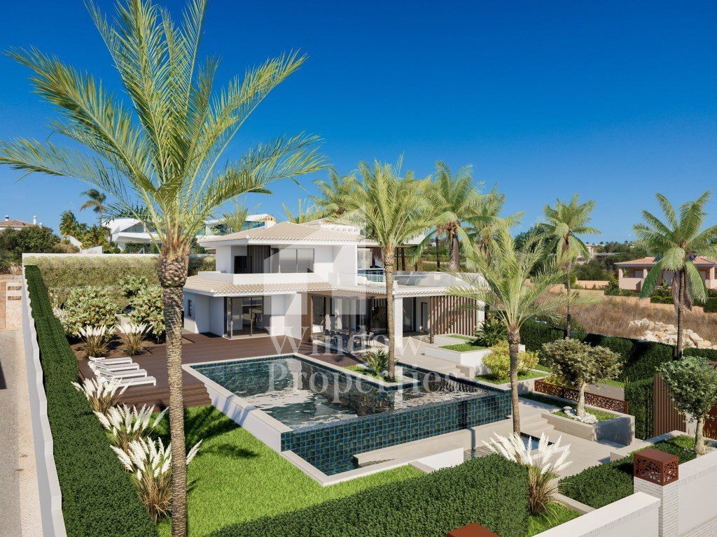 Property photo 1 of 28 Remarkable Luxurious Villa With Swimming Pool, Garden And Sea View