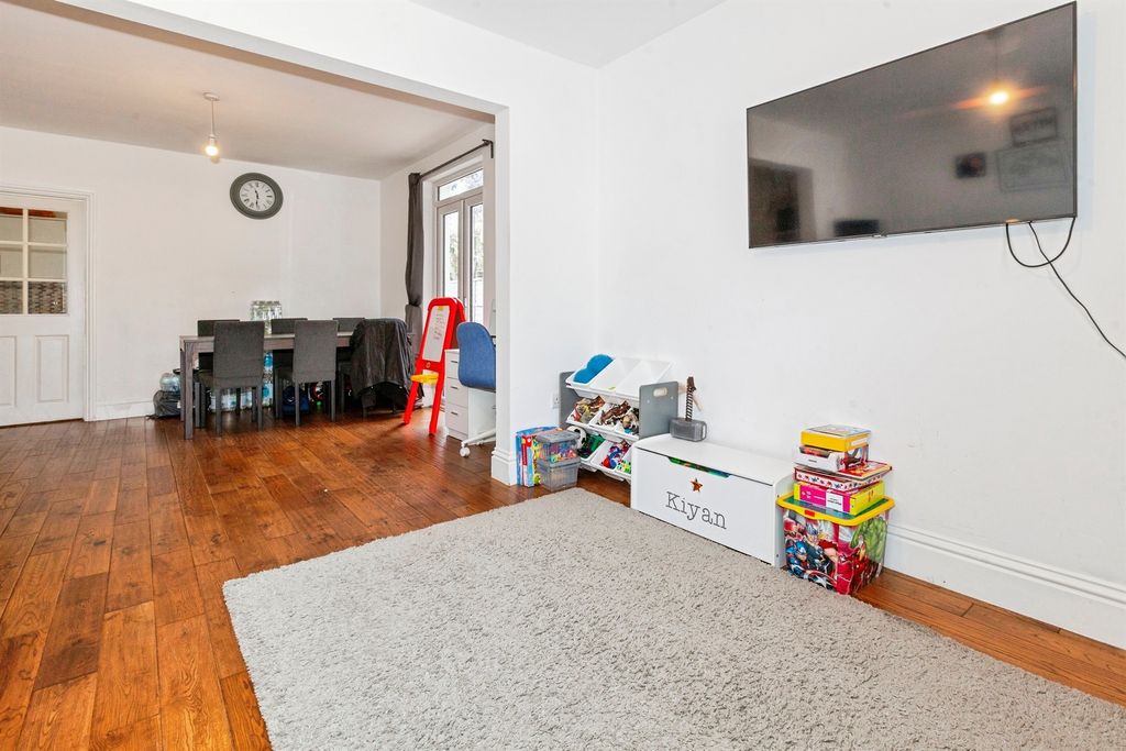 Property photo 3 of 17