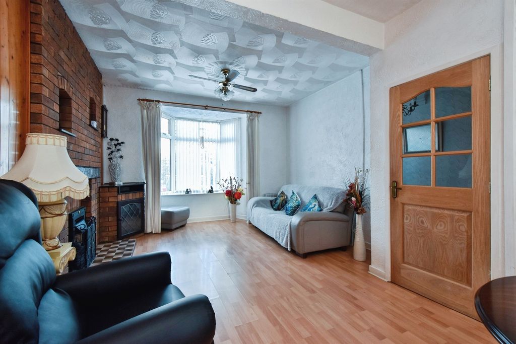 Property photo 3 of 17