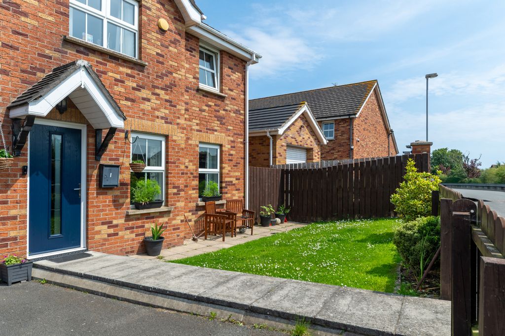 Property photo 2 of 29 005