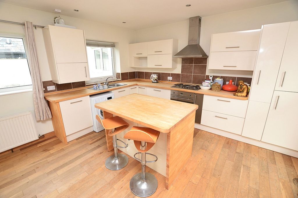 Property photo 3 of 9 Kitchen