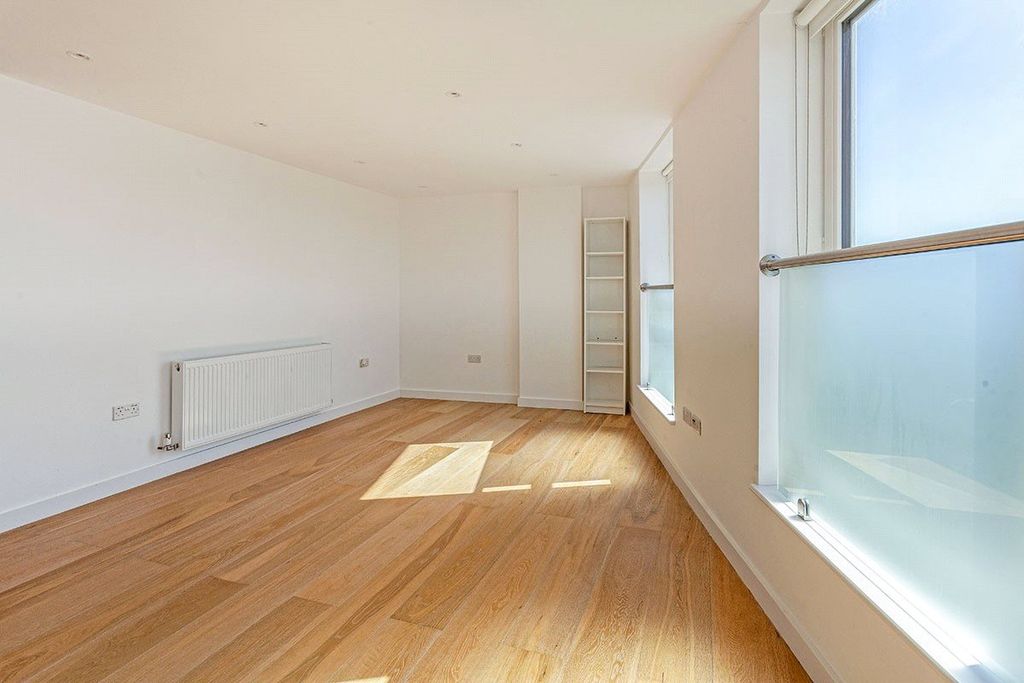 Property photo 3 of 10 Picture No. 05
