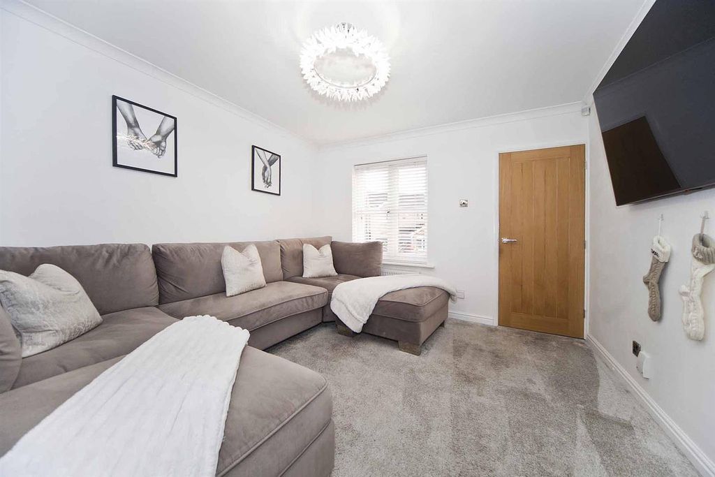 Property photo 2 of 31