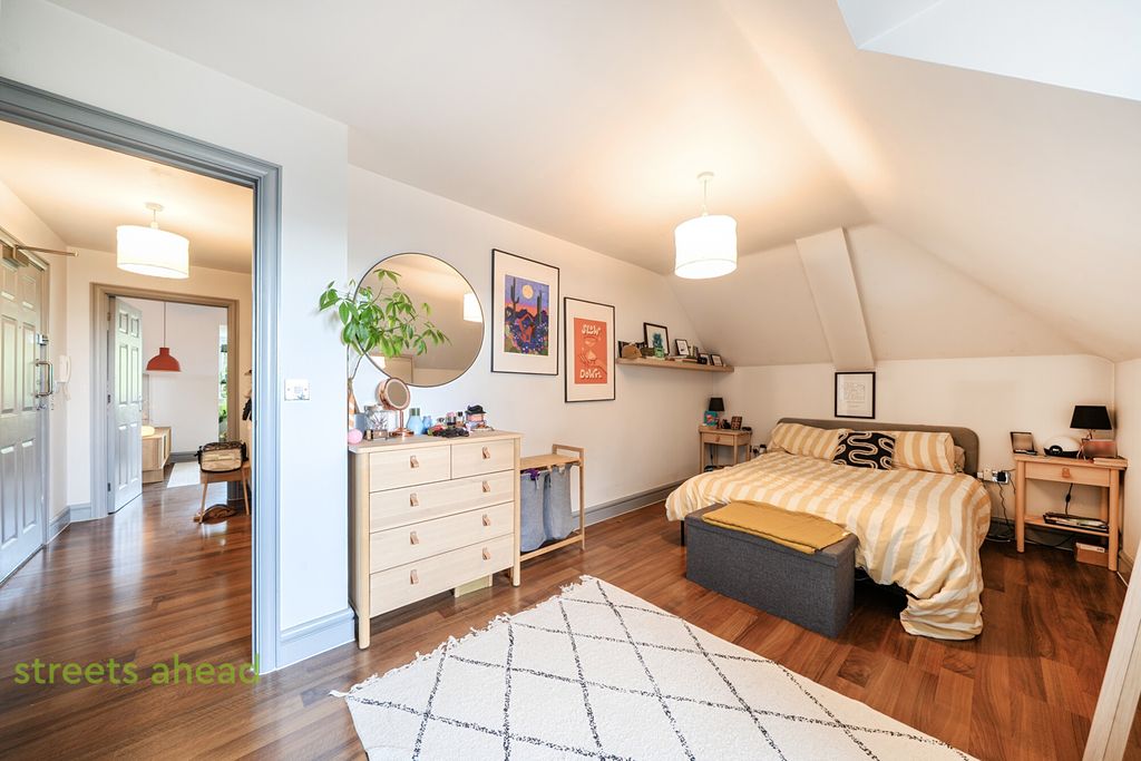 Property photo 2 of 23 335B9736-13Ea-4F2...